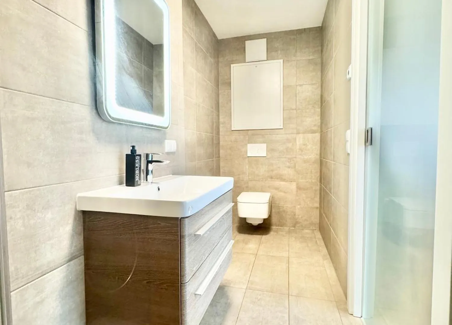 Apartment Wohnung Mit Balkon Vienna